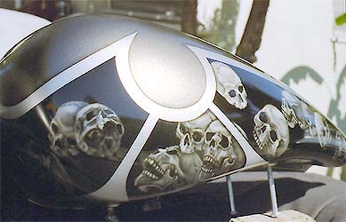 airbrush art, skulls on tank