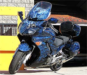 truefire flames on Yamaha motorcycle with windscreen up