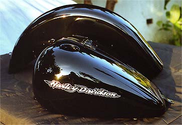 silver leaf lettering on Harley Davidson tank