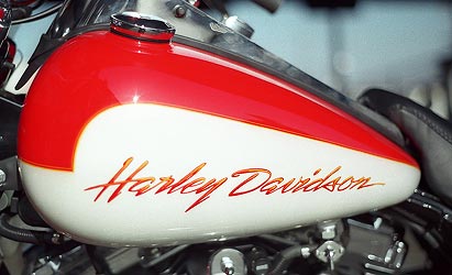 50s look classiic two-tone paint Harley Davidson bagger motorcycle tank